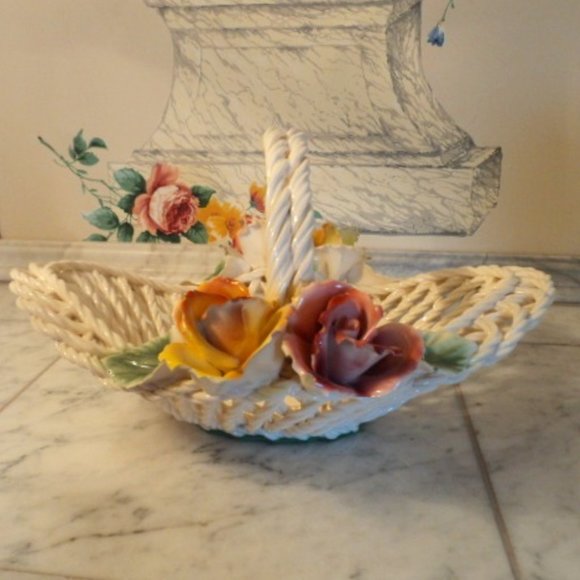 vintage porcelain Capodimonte flower basket ~ Italy~ large size - Picture 1 of 8